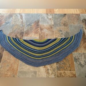 🧶 Hand knit crescent shape shawl